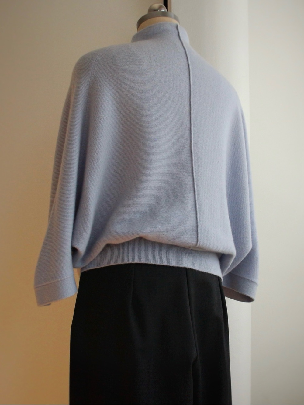 Club Monaco Cashmere Links Dolman Knit Jumper - Picture 3 of 8